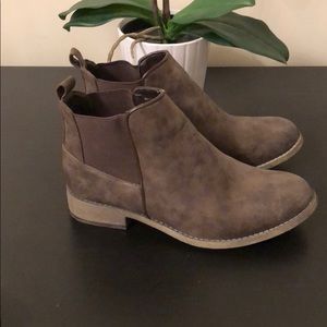 Brown patent leather short boots